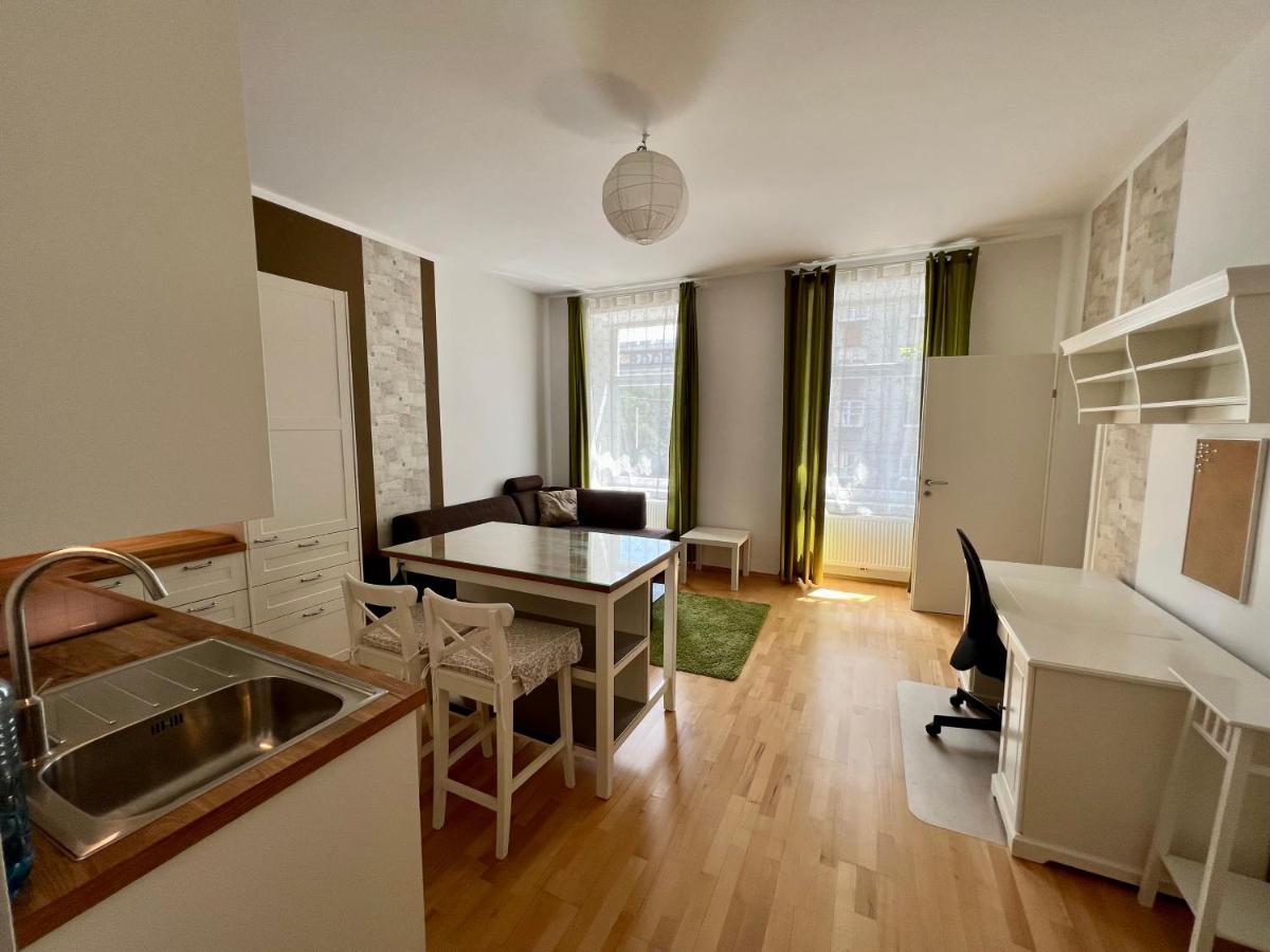 Cozy 2-Room Apartment เวียนนา ภายนอก รูปภาพ